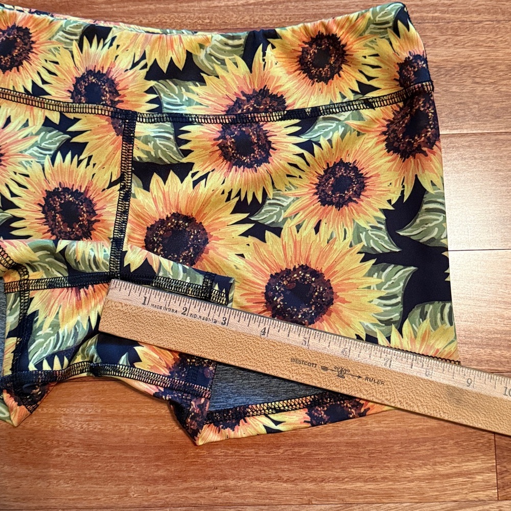2POOD Shorts - Picture 6 of 6